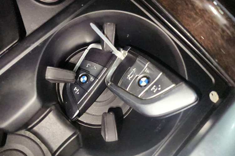 Used BMW X5 2017 xDrive28i Vehicle Key