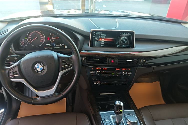 Used BMW X5 2017 xDrive28i Center Console