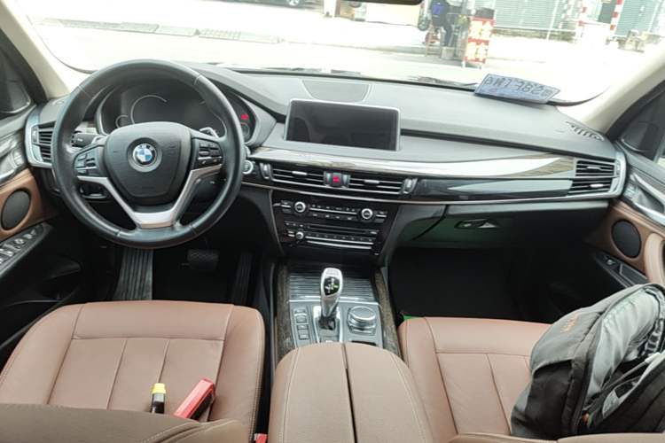 Used BMW X5 2017 xDrive35i Standard Model U.S. Specification Center Console