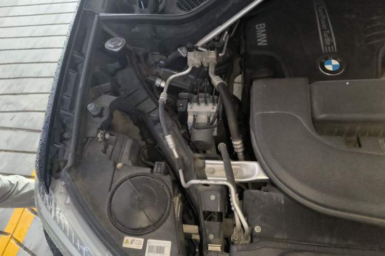 Used BMW X5 2017 xDrive28i Engine Bay Right