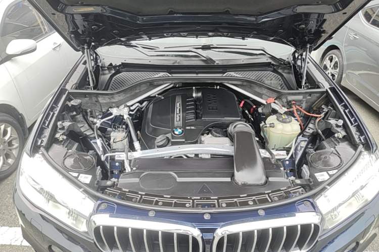 Used BMW X5 2017 xDrive35i Standard Model U.S. Specification Engine Bay