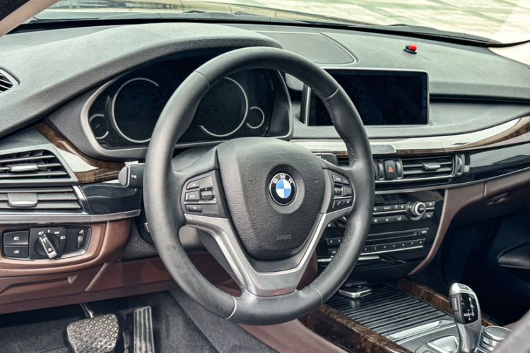 Used BMW X5 2017 xDrive28i Interior 1