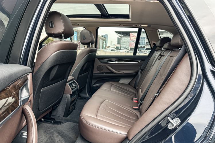 Used BMW X5 2017 xDrive28i Interior 2