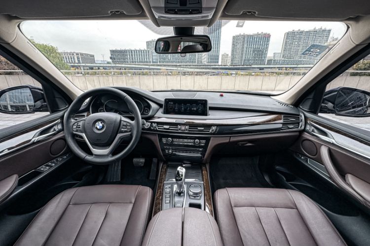 Used BMW X5 2017 xDrive28i Interior 4
