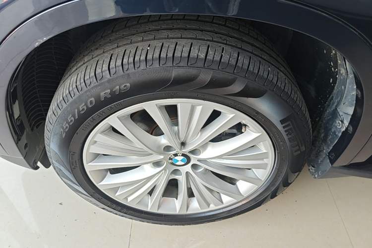 Used BMW X5 2017 xDrive28i Left Front Wheel Hub