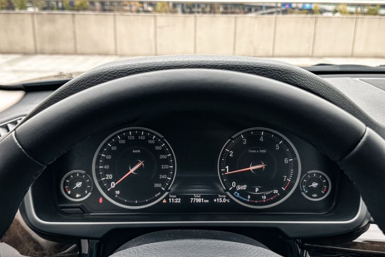 Used BMW X5 2017 xDrive28i Odometer Close Up