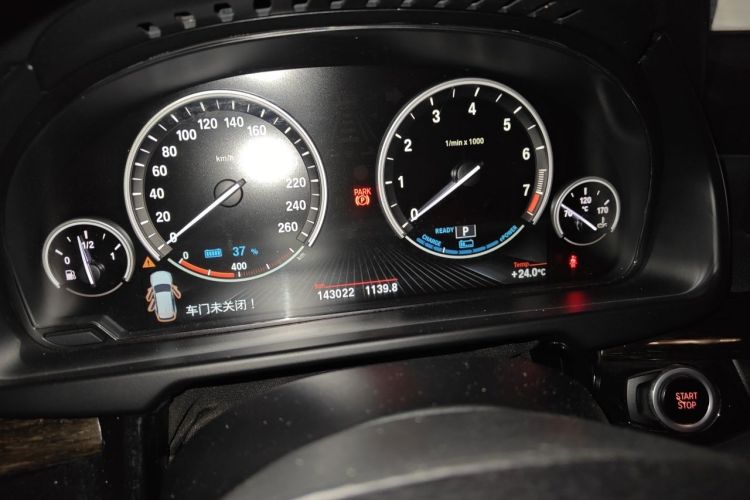 Used BMW X5 2017 xDrive28i Odometer Close Up