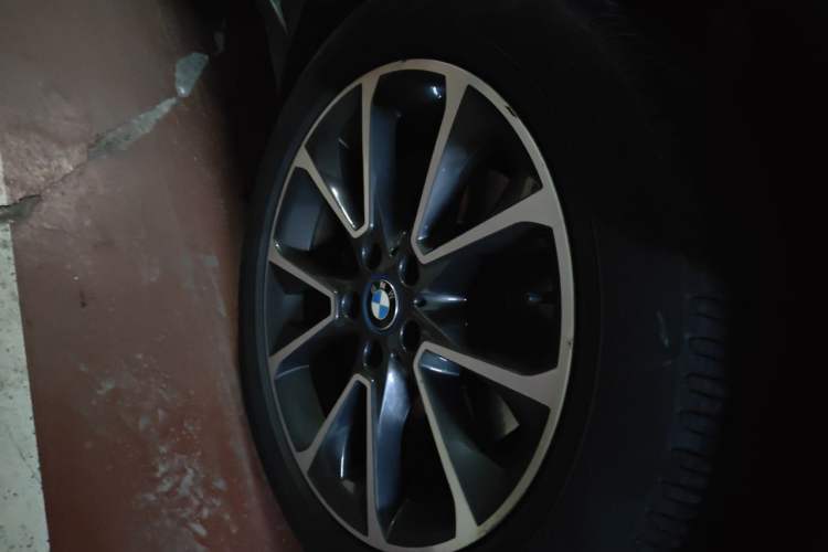 Used BMW X5 2017 xDrive28i Right Front Wheel Hub