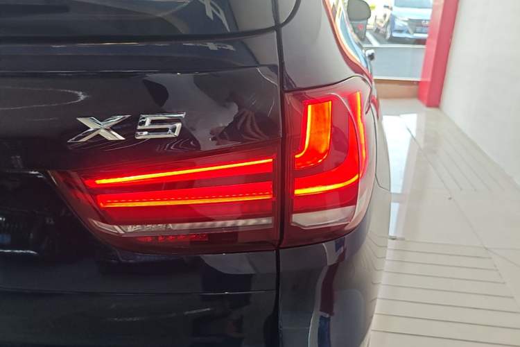 Used BMW X5 2017 xDrive28i Right Rear Taillight