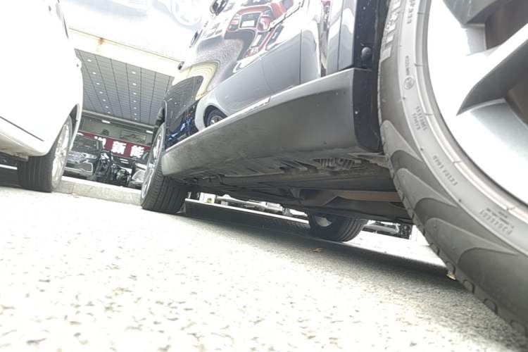 Used BMW X5 2017 xDrive35i Standard Model U.S. Specification Right Side Sill