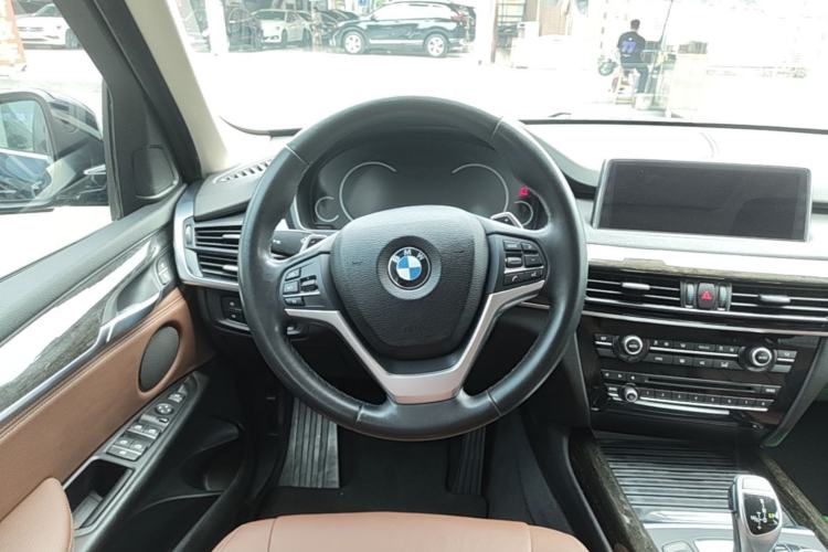 Used BMW X5 2017 xDrive35i Standard Model U.S. Specification Steering Wheel