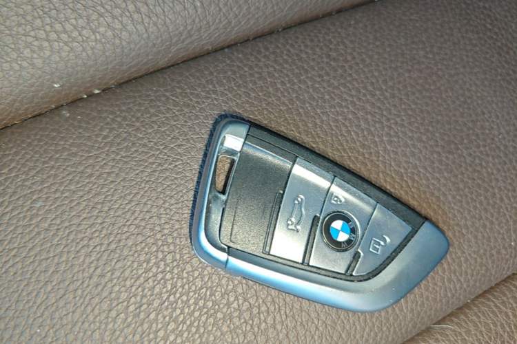 Used BMW X5 2017 xDrive28i Vehicle Key
