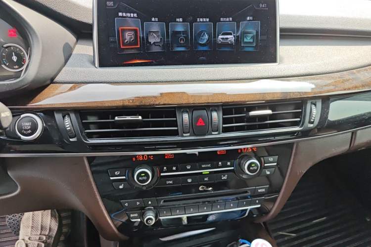 Used BMW X5 2017 xDrive28i Audio And AC Panel