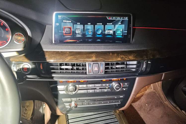 Used BMW X5 2017 xDrive28i Audio And AC Panel