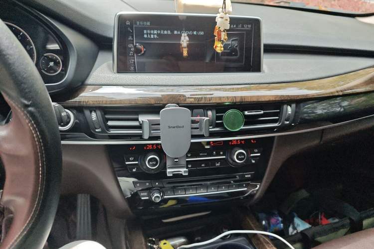Used BMW X5 2017 xDrive28i Audio And AC Panel