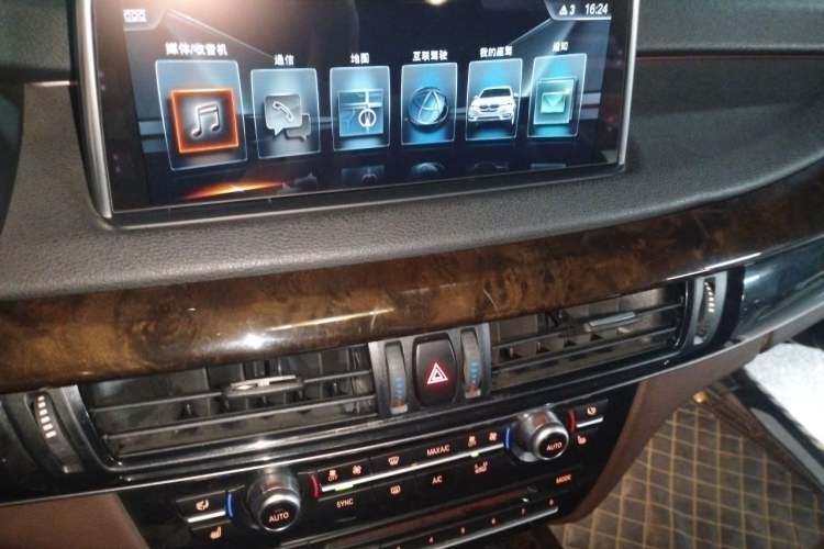 Used BMW X5 2017 xDrive28i Audio And AC Panel