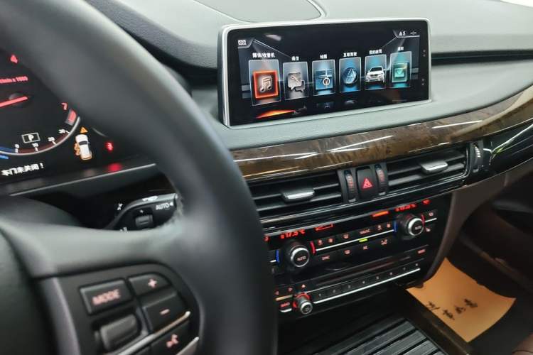 Used BMW X5 2017 xDrive28i Audio And AC Panel