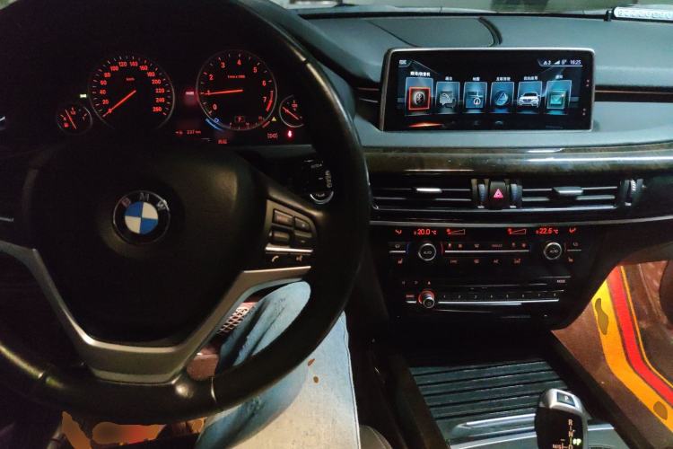 Used BMW X5 2017 xDrive28i Center Console