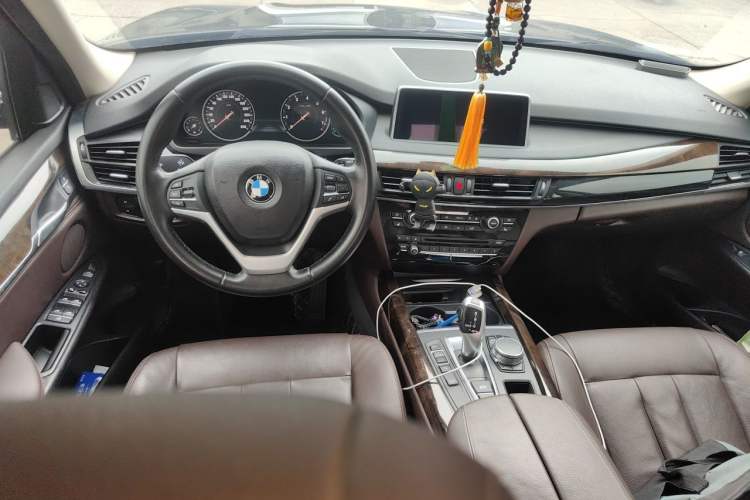 Used BMW X5 2017 xDrive28i Center Console