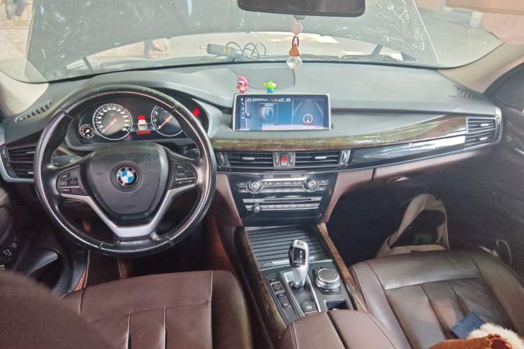 Used BMW X5 2017 xDrive28i Center Console