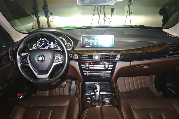 Used BMW X5 2017 xDrive28i Center Console