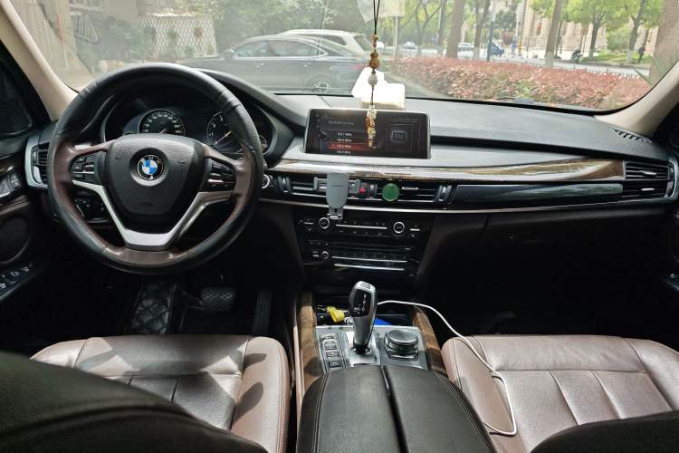 Used BMW X5 2017 xDrive28i Center Console