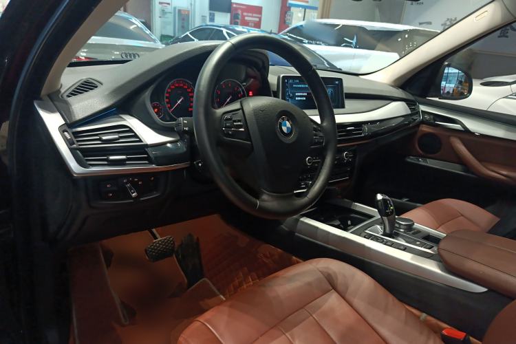 Used BMW X5 2017 xDrive35i Middle East Center Console