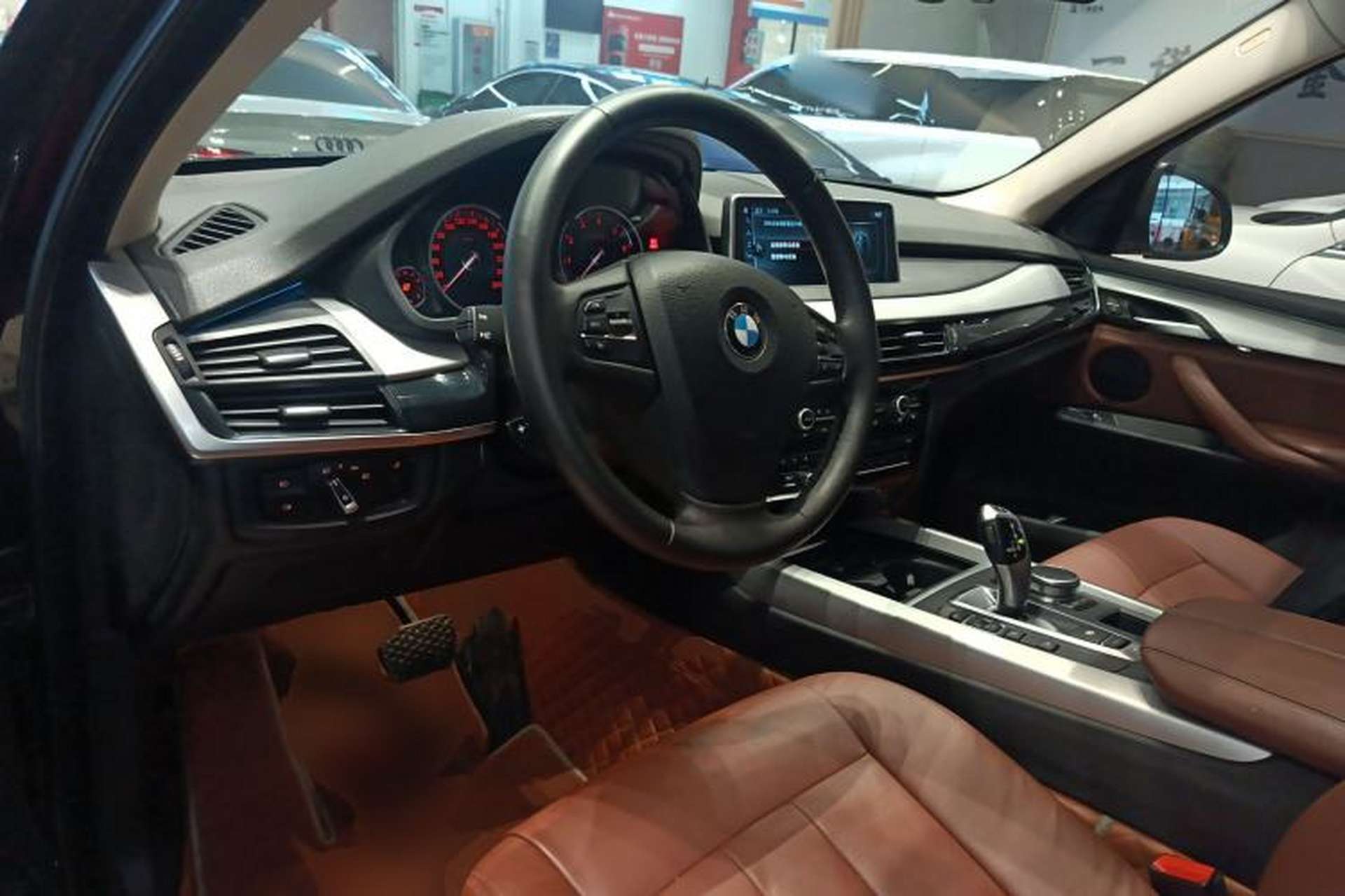 Used BMW X5 2017 xDrive35i Middle East Center Console