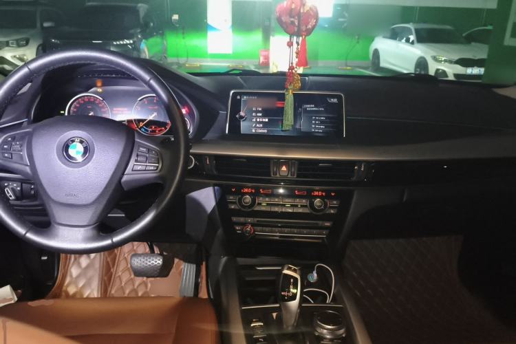 Used BMW X5  Center Console