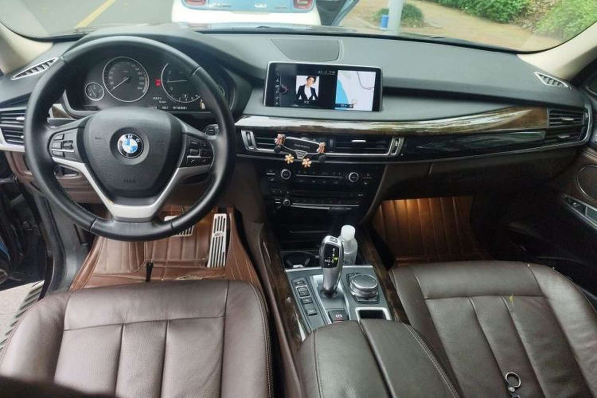 Used BMW X5 2017 xDrive28i Center Console