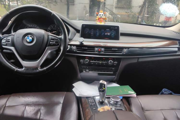 Used BMW X5 2017 xDrive28i Center Console