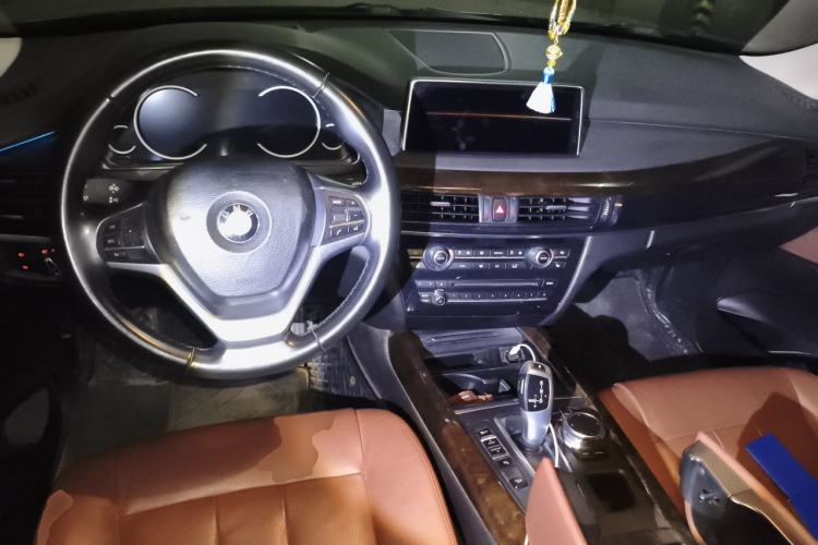 Used BMW X5 2017 xDrive28i Center Console