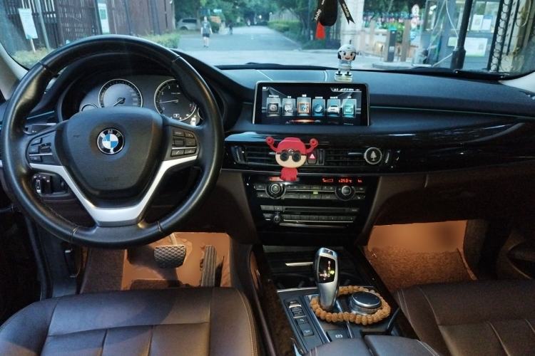 Used BMW X5 2017 xDrive28i Center Console