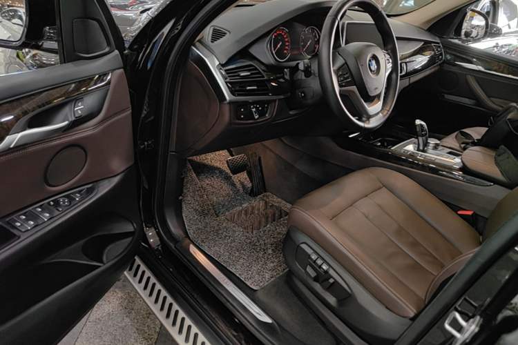 Used BMW X5 2017 xDrive35i Elegant Edition Driver Seat