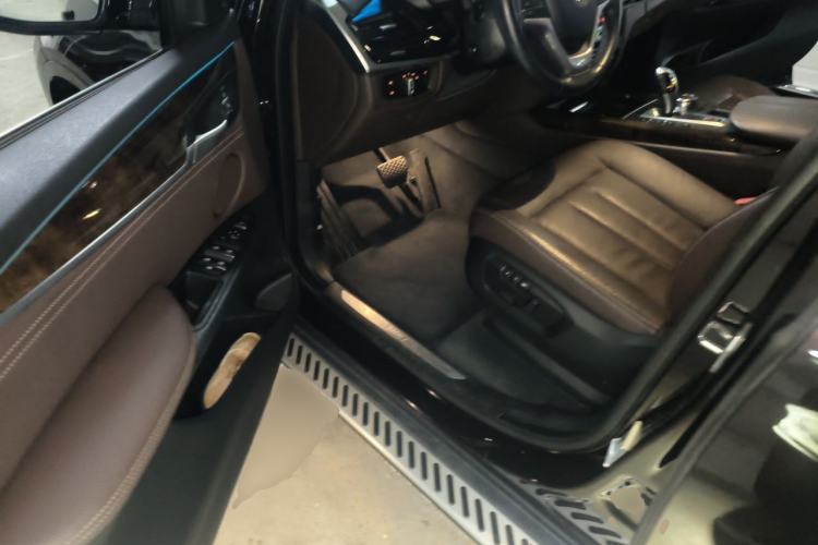 Used BMW X5 2017 xDrive35i Elegant Edition Driver Seat