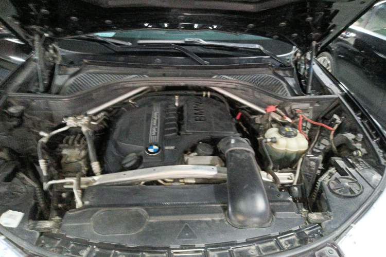 Used BMW X5 2017 xDrive35i Middle East Engine Bay