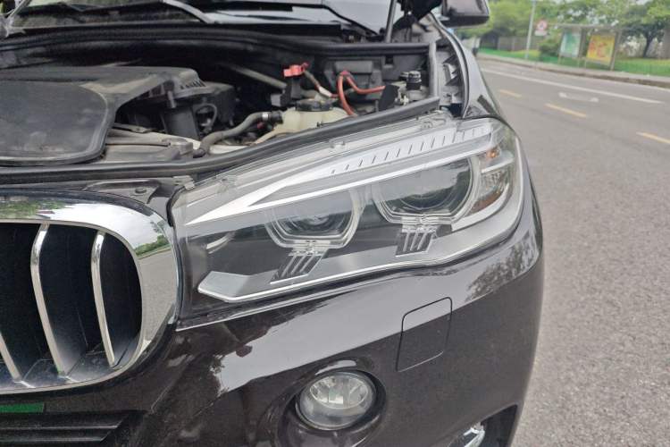 Used BMW X5 2017 xDrive28i Engine Bay Left