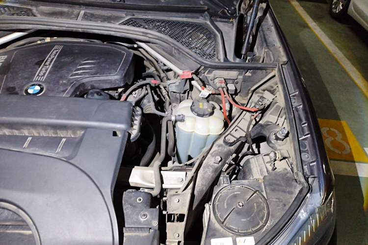 Used BMW X5 2017 xDrive28i Engine Bay Left