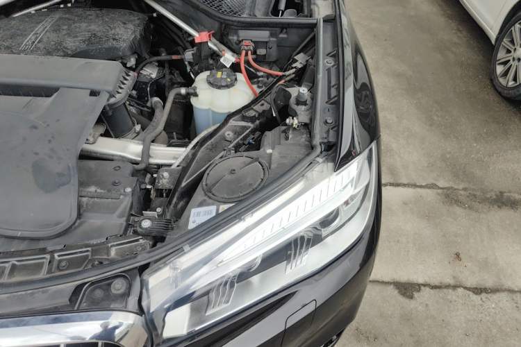 Used BMW X5 2017 xDrive28i Engine Bay Left