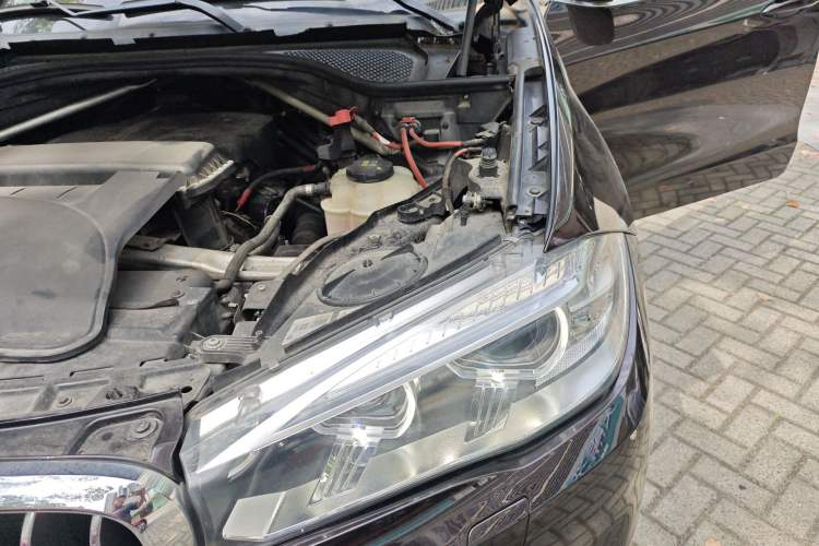 Used BMW X5 2017 xDrive28i Engine Bay Left