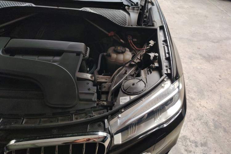 Used BMW X5 2017 xDrive28i Engine Bay Left