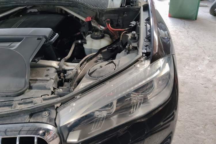 Used BMW X5 2017 xDrive28i Engine Bay Left