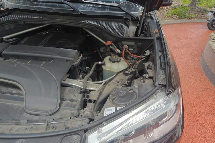 Used BMW X5 2017 xDrive28i Engine Bay Left