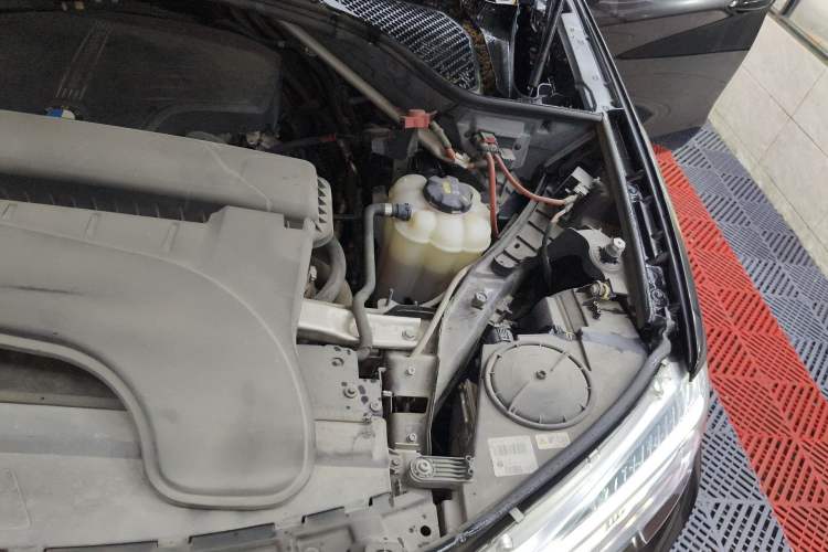 Used BMW X5 2017 xDrive28i Engine Bay Left