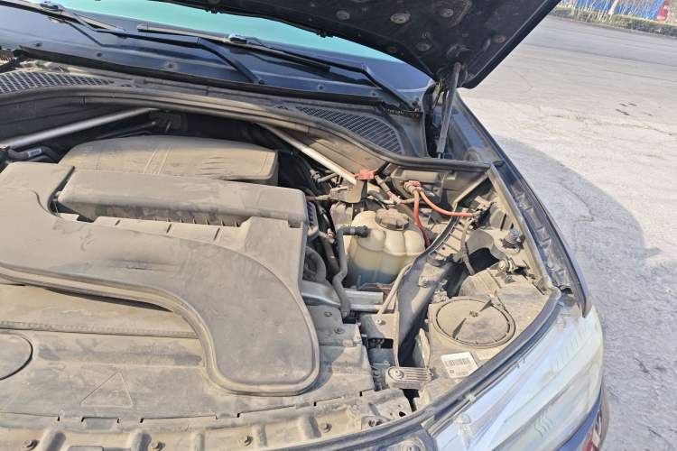 Used BMW X5 2017 xDrive28i Engine Bay Left