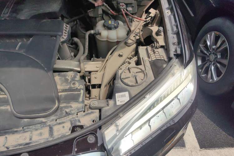 Used BMW X5 2017 xDrive28i Engine Bay Left