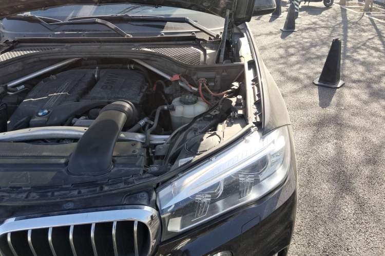 Used BMW X5 2017 xDrive35i Elegant Edition Engine Bay Left