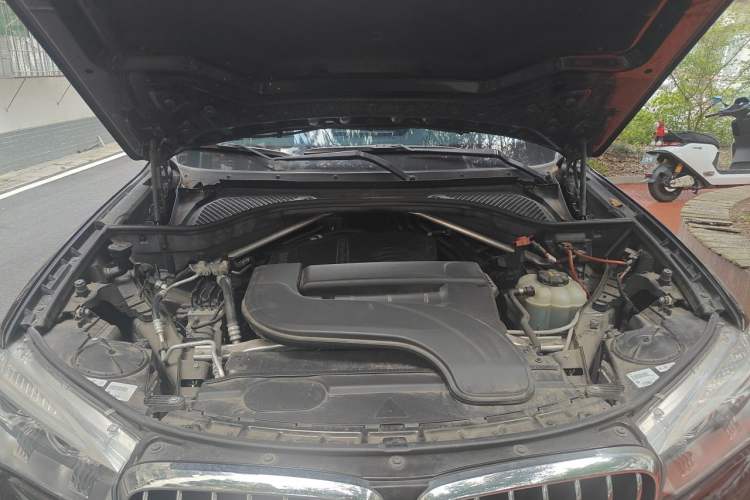 Used BMW X5 2017 xDrive28i Engine Bay
