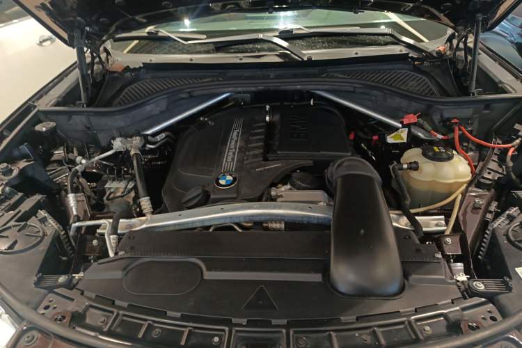 Used BMW X5 2017 xDrive35i Middle East Engine Bay