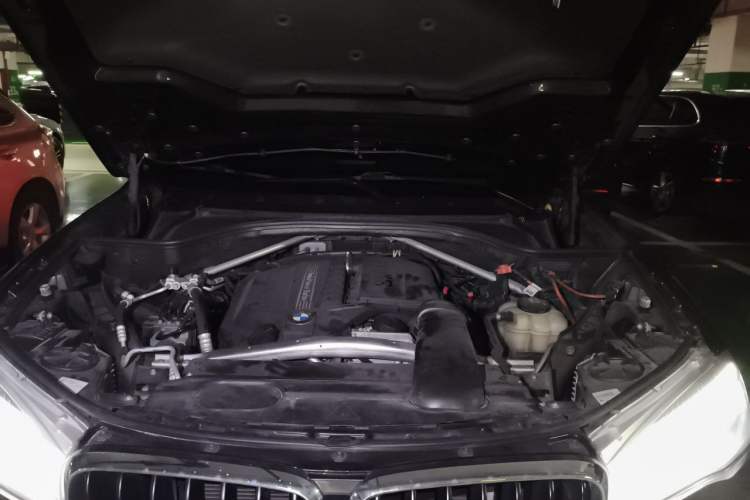 Used BMW X5  Engine Bay